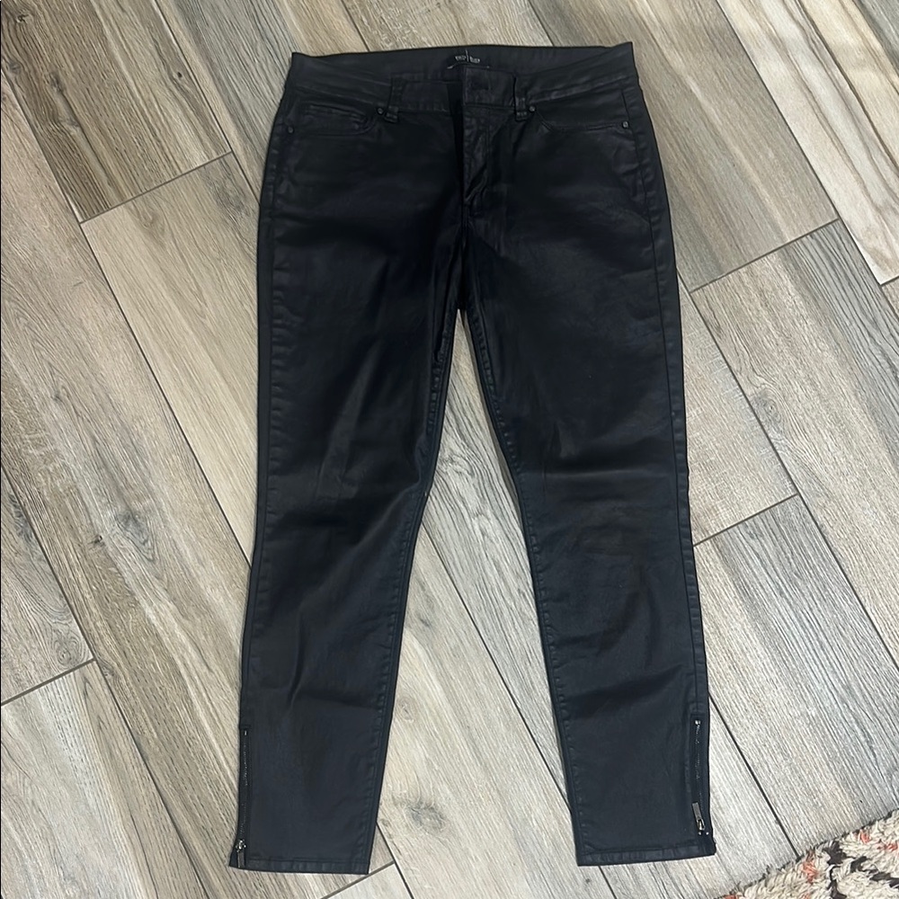 Black coated Skinny Pants with Zipper Detail